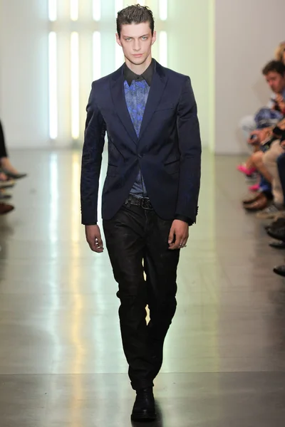 Look 15